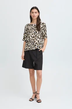 Blouse with short sleeve