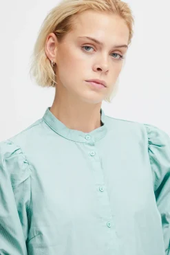 Blouse with short sleeve